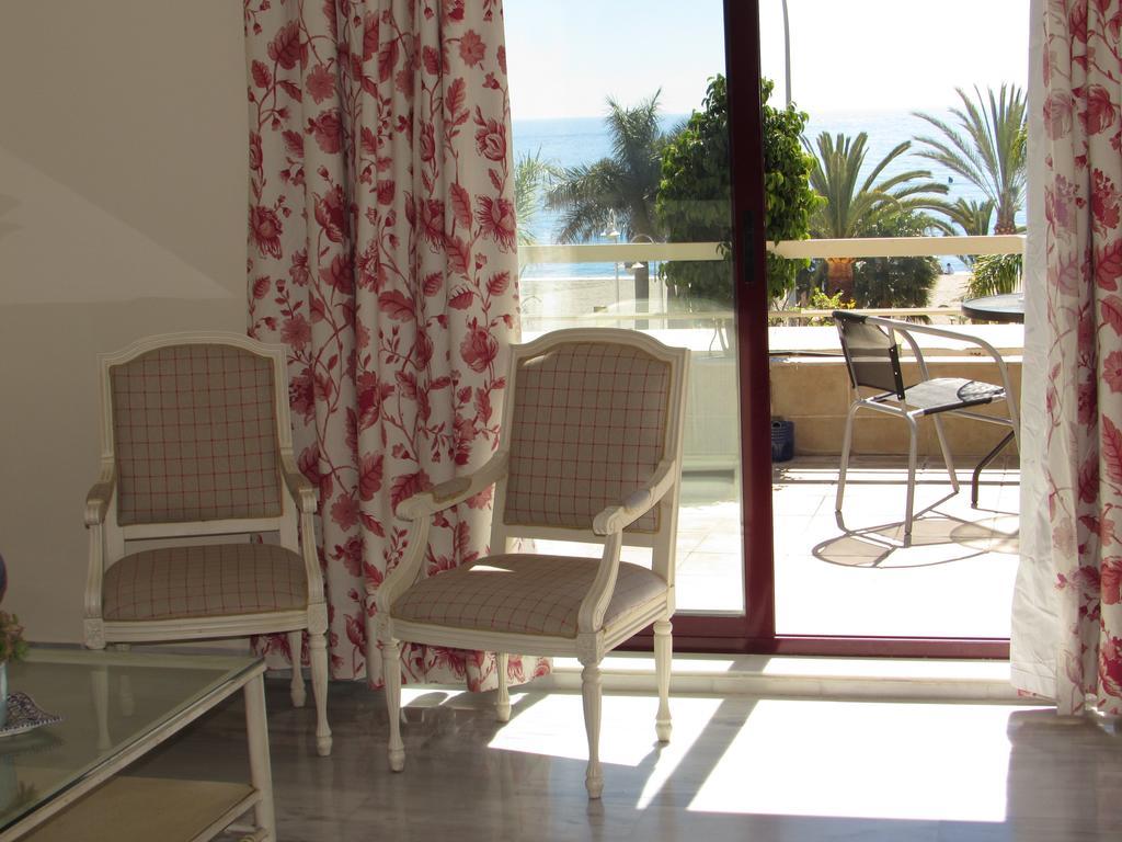 Home4Holidays Nerja Zimmer foto