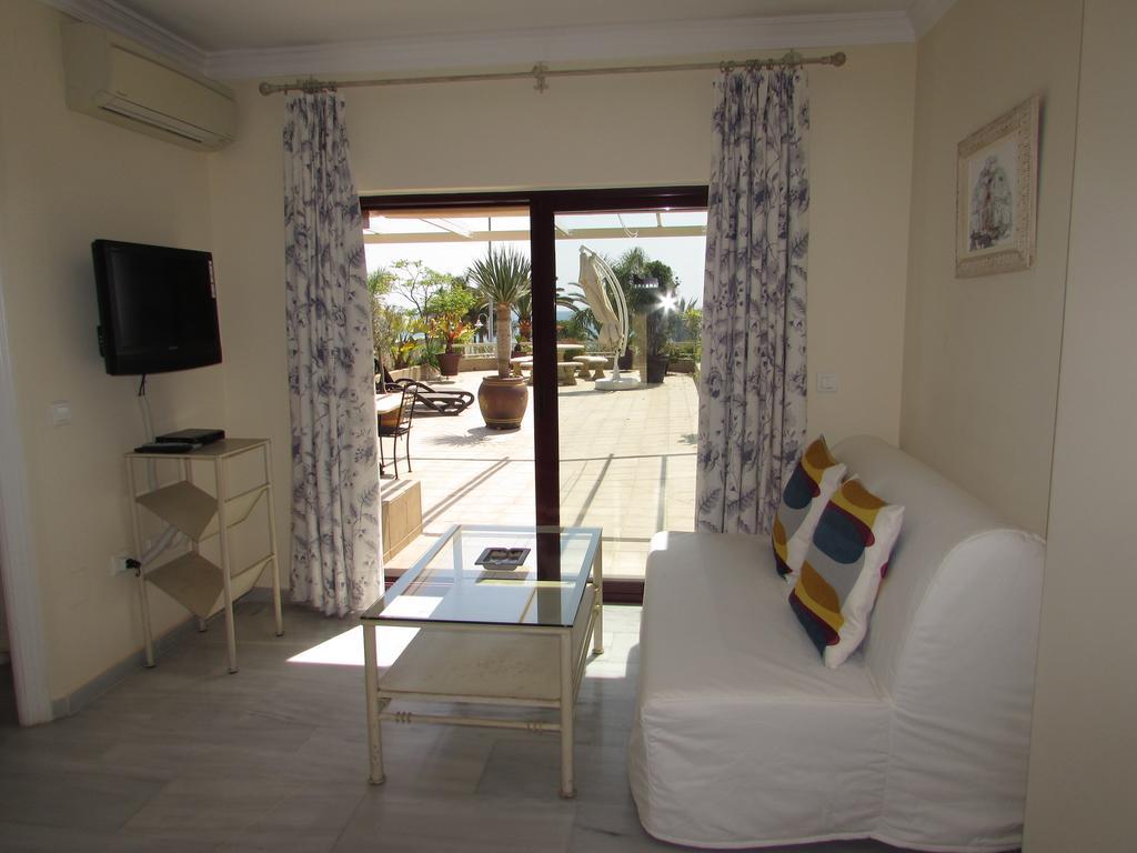 Home4Holidays Nerja Zimmer foto